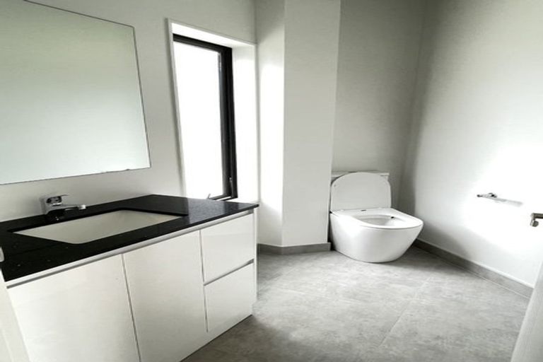 Photo of property in 2/44 Schnapper Rock Road, Schnapper Rock, Auckland, 0632