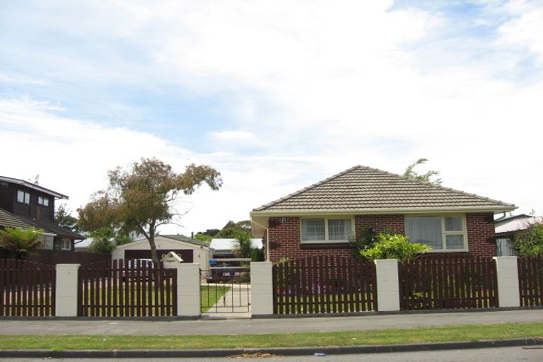 Photo of property in 4 Eglinton Street, Avondale, Christchurch, 8061