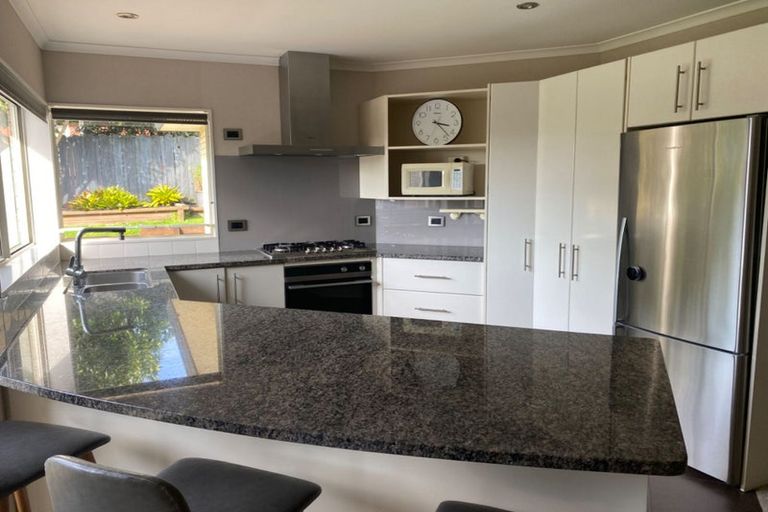 Photo of property in 8 Moycullien Lane, East Tamaki Heights, Auckland, 2016