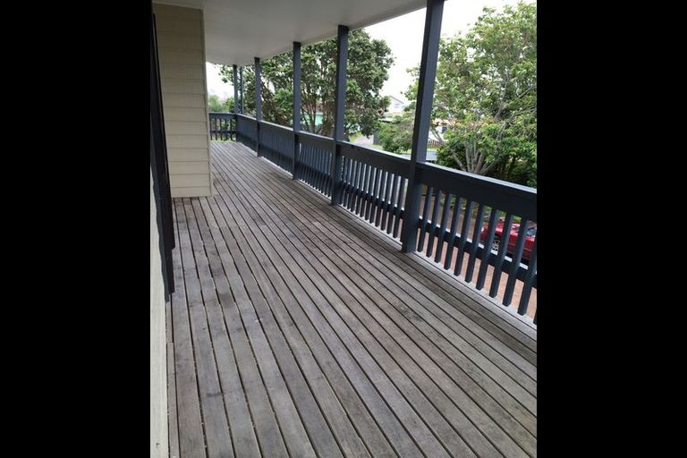 Photo of property in 20 Dungarvon Place, Clendon Park, Auckland, 2103