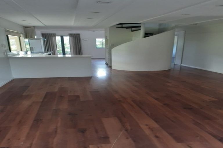 Photo of property in 87 Tawa Road, Kumeu, 0891