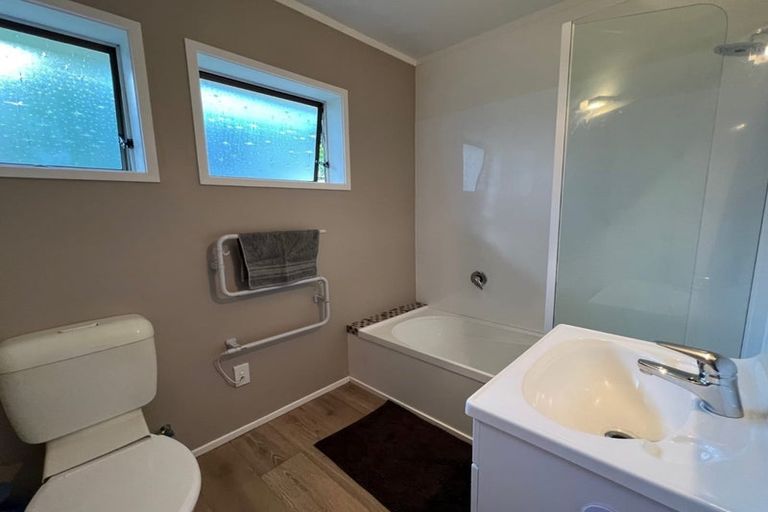 Photo of property in 2/18 Simon Ellice Drive, Bayview, Auckland, 0629