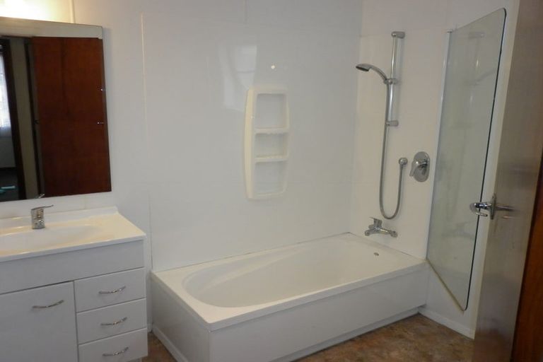 Photo of property in 43 Totara Park Road, Clouston Park, Upper Hutt, 5018