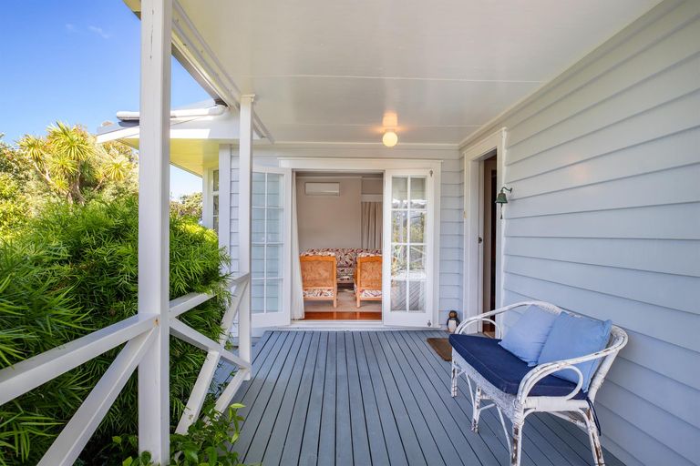 Photo of property in 1 Penguin Street, Leigh, 0985