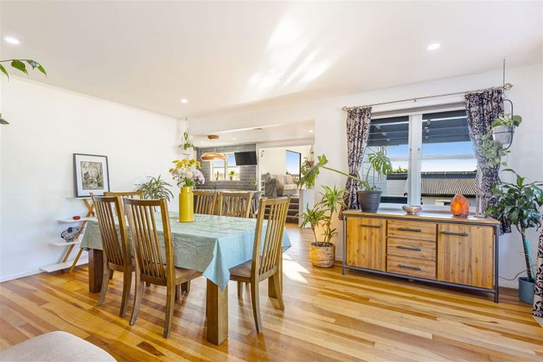 Photo of property in 123 Waimumu Road, Massey, Auckland, 0614