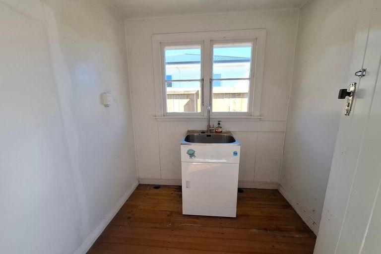 Photo of property in 1/9 Tarahua Road, Vogeltown, New Plymouth, 4310