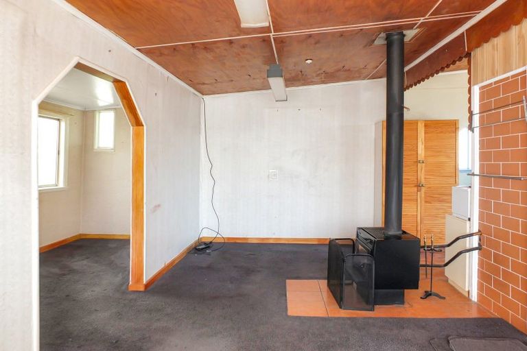Photo of property in 7 Beach Street, Tangimoana, 4822