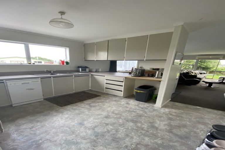 Photo of property in 18a Chetwode Grove, Newlands, Wellington, 6037