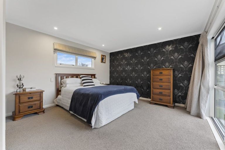 Photo of property in 9 Silicon Way, Fitzherbert, Palmerston North, 4410
