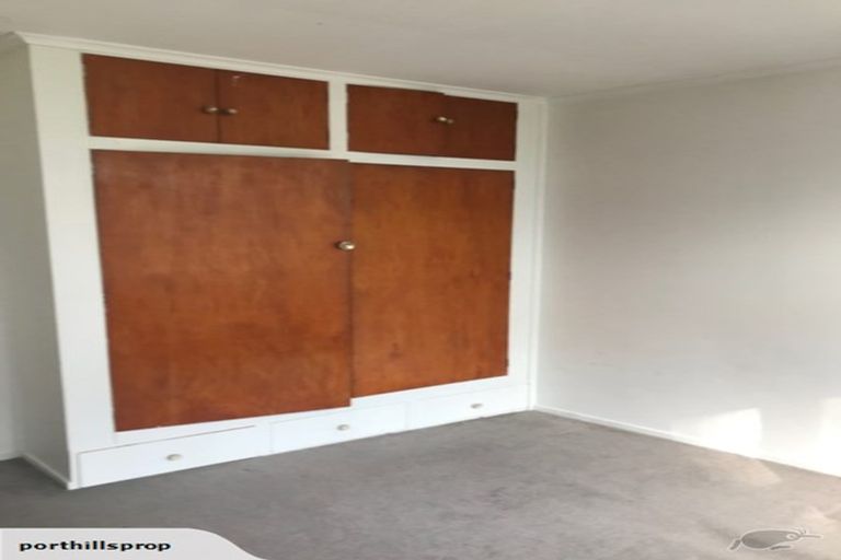 Photo of property in 22 Hawkhurst Road, Lyttelton, 8082