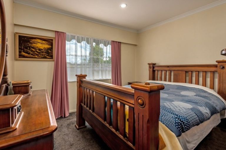Photo of property in 10 Hollows Crescent, Takaro, Palmerston North, 4412