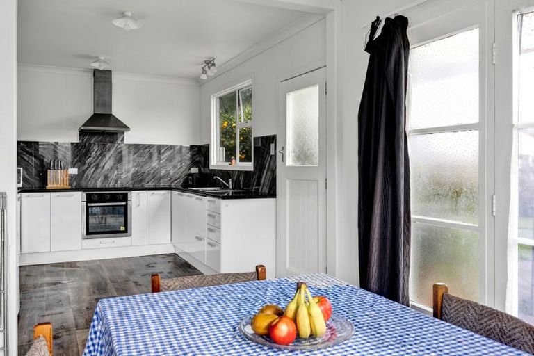 Photo of property in 11 Caplen Street, Hawera, 4610