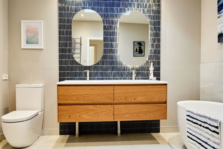 Photo of property in 25 Cheviot Road, Lowry Bay, Lower Hutt, 5013