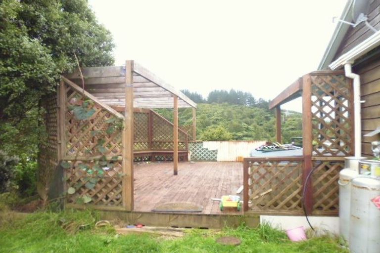 Photo of property in 4 Opurere Grove, Tirohanga, Lower Hutt, 5010