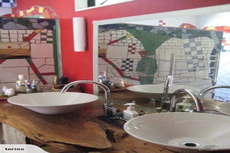 Photo of property in 50 Lone Kauri Road, Karekare, New Lynn, 0772