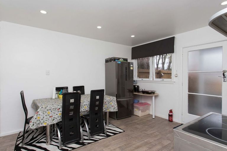 Photo of property in 2/9 Curletts Road, Sockburn, Christchurch, 8042