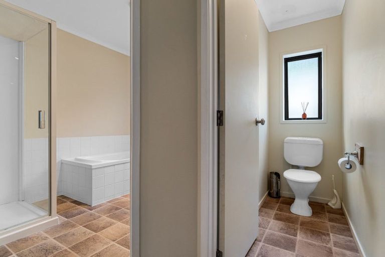 Photo of property in 32 Cranbrook Place, Rototuna North, Hamilton, 3210