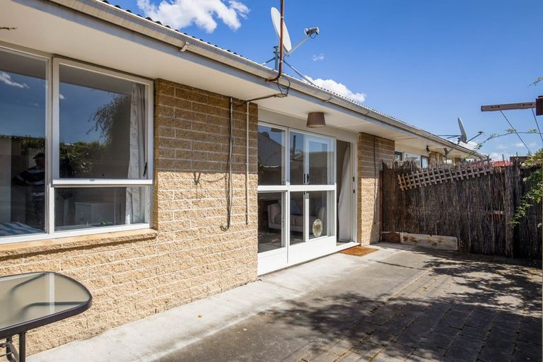 Photo of property in 2/5 Church Square, Addington, Christchurch, 8024