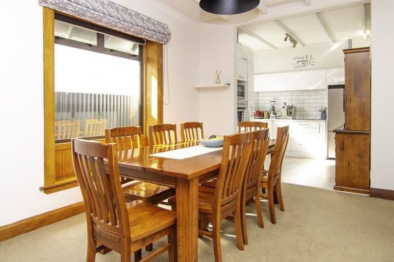 Photo of property in 12 Napier Road, Terrace End, Palmerston North, 4410