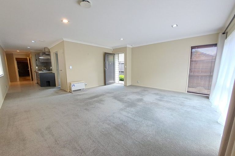 Photo of property in 36 Gibbston Crescent, Flat Bush, Auckland, 2016