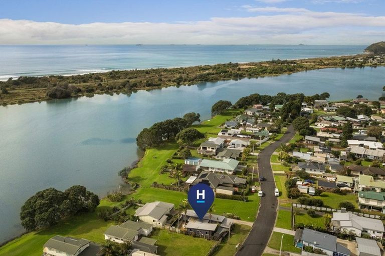 Photo of property in 32 Roretana Drive, Athenree, Waihi Beach, 3177