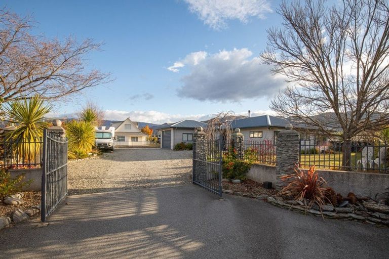 Photo of property in 6 Albert Drive, Clyde, 9330