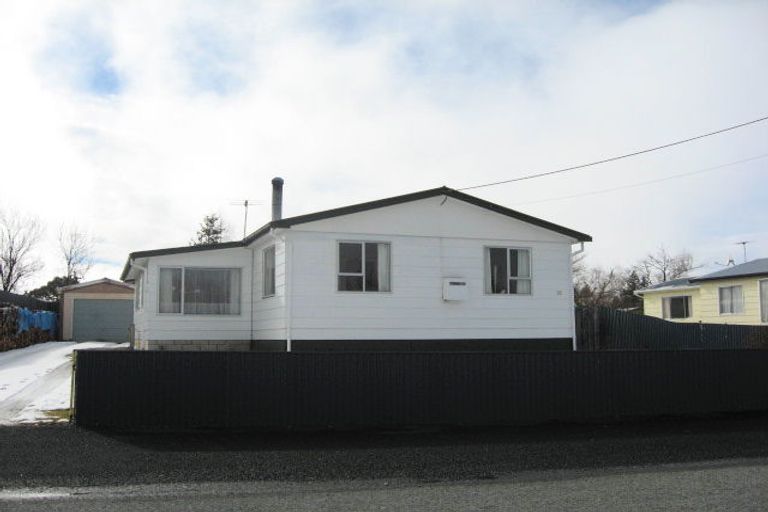 Photo of property in 10 Falstone Crescent, Twizel, 7901