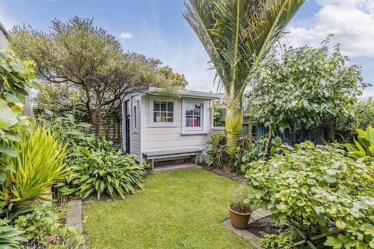 Photo of property in 62 Elizabeth Street, Mount Victoria, Wellington, 6011