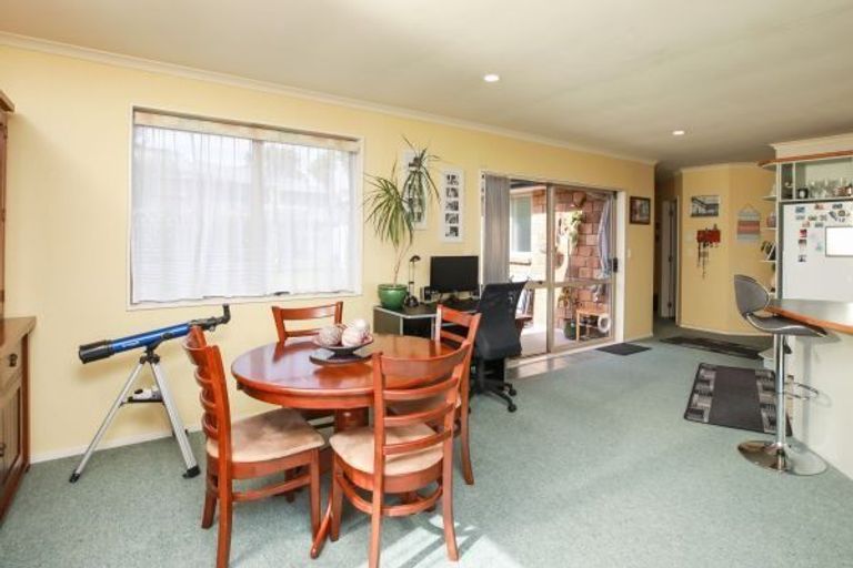 Photo of property in 33 Twickenham Place, Nawton, Hamilton, 3200