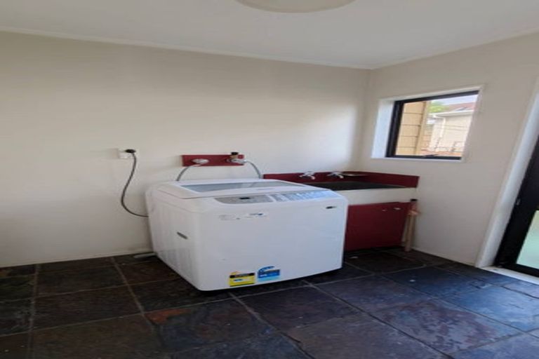 Photo of property in 2/717 East Coast Road, Browns Bay, Auckland, 0630