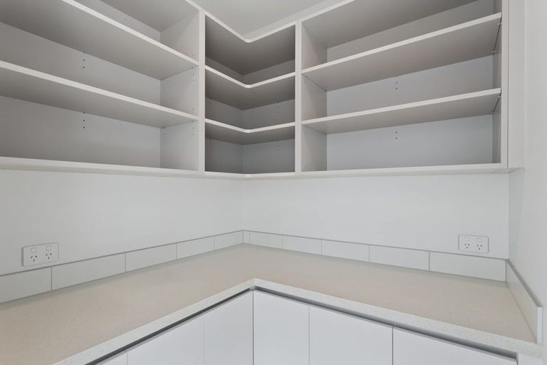 Photo of property in 77 Pepene Avenue, Takanini, Auckland, 2112