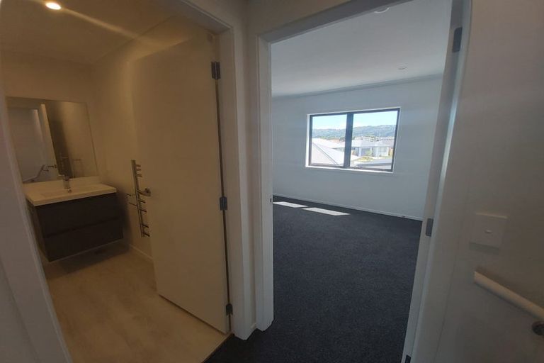 Photo of property in 8 Kauamo Close, Waiwhetu, Lower Hutt, 5010