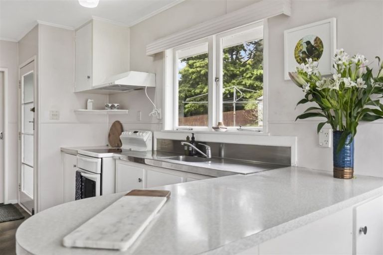 Photo of property in 14 Jonathan Place, Sunnynook, Auckland, 0620
