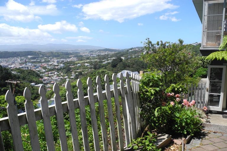 Photo of property in 2 Zetland Street, Highbury, Wellington, 6012