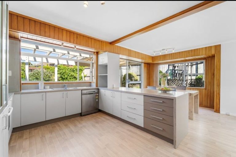 Photo of property in 10 Helvetia Drive, Browns Bay, Auckland, 0630