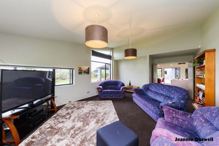 Photo of property in 5/454 Stoney Creek Road, Kelvin Grove, Palmerston North, 4470