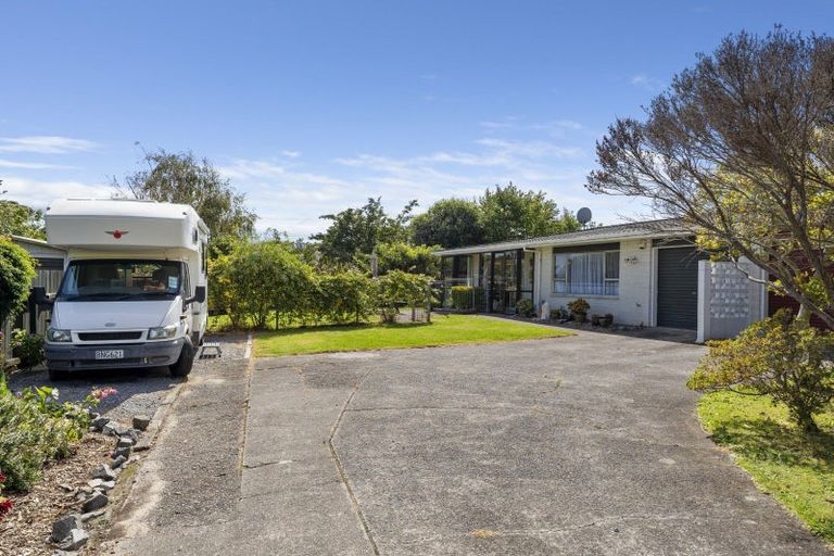 Photo of property in 11 Waimarie Avenue, Paraparaumu, 5032