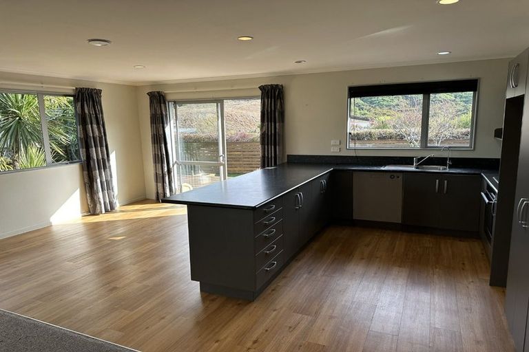 Photo of property in 17 Glentui Place, Waikawa, Picton, 7220