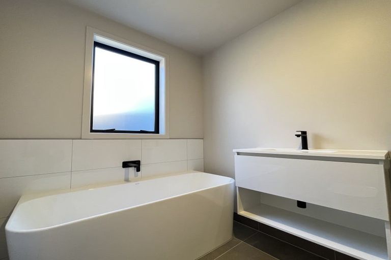 Photo of property in 37 Cheviot Street, Jacks Point, 9371