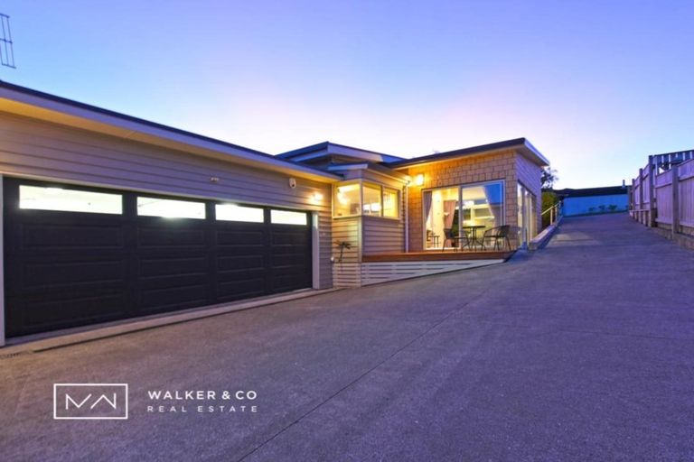 Photo of property in 13 Colin Guppy Crescent, Riverstone Terraces, Upper Hutt, 5018