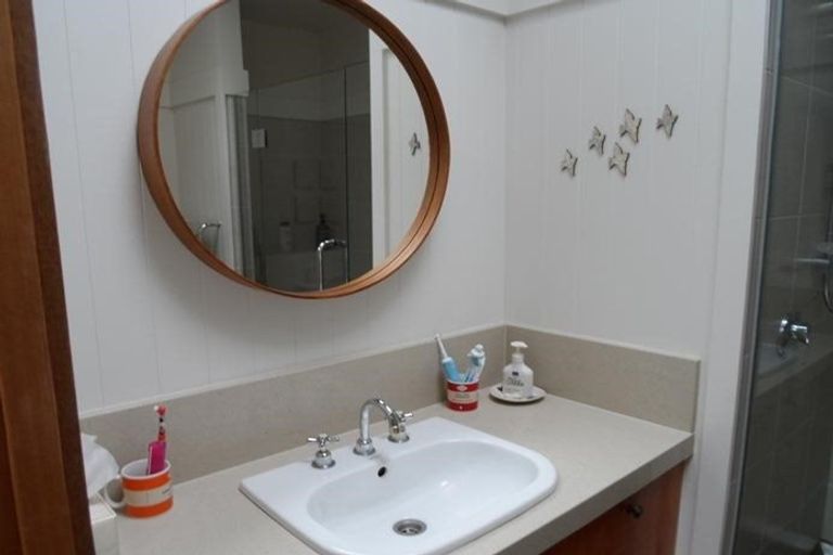 Photo of property in 29 Fairview Crescent, Kelburn, Wellington, 6012