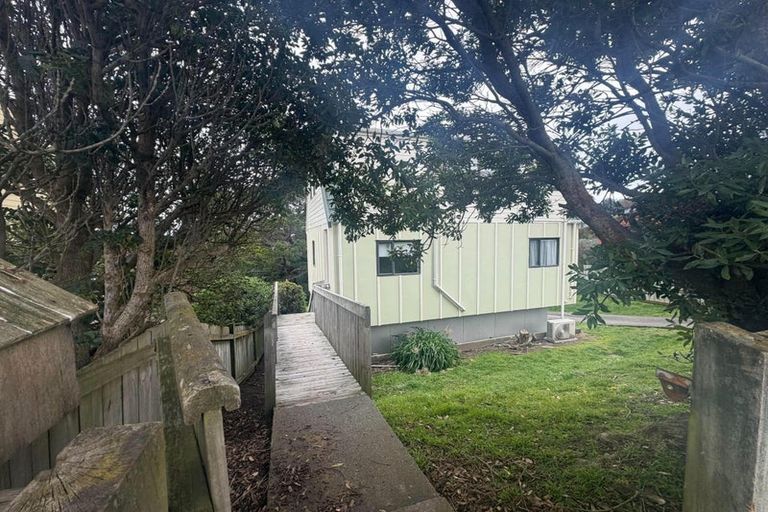 Photo of property in 6 Morere Street, Titahi Bay, Porirua, 5022