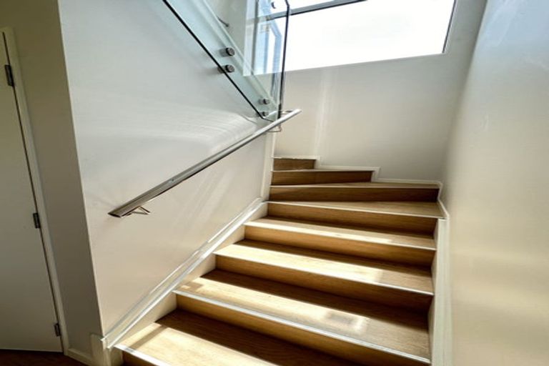 Photo of property in 27a Kelwyn Road, Kelston, Auckland, 0602