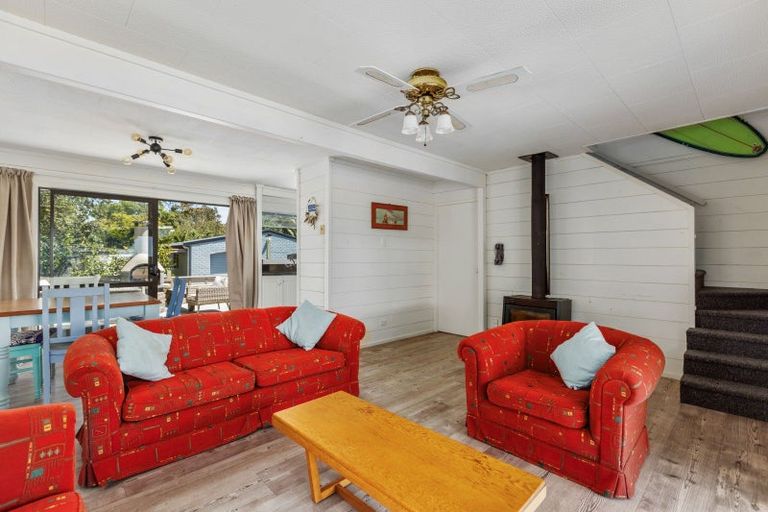 Photo of property in 112 Blue Pacific Parade, Riversdale Beach, Masterton, 5872