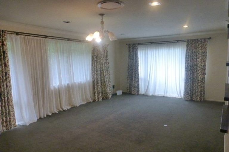 Photo of property in 69 San Marino Drive West, Henderson, Auckland, 0612