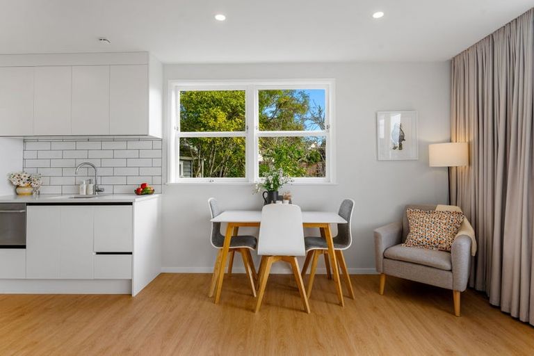 Photo of property in 2/19 Bishopgate Street, Birkdale, Auckland, 0626