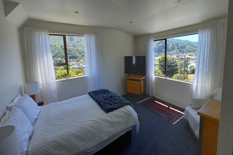 Photo of property in 116 Wellington Street, Picton, 7220