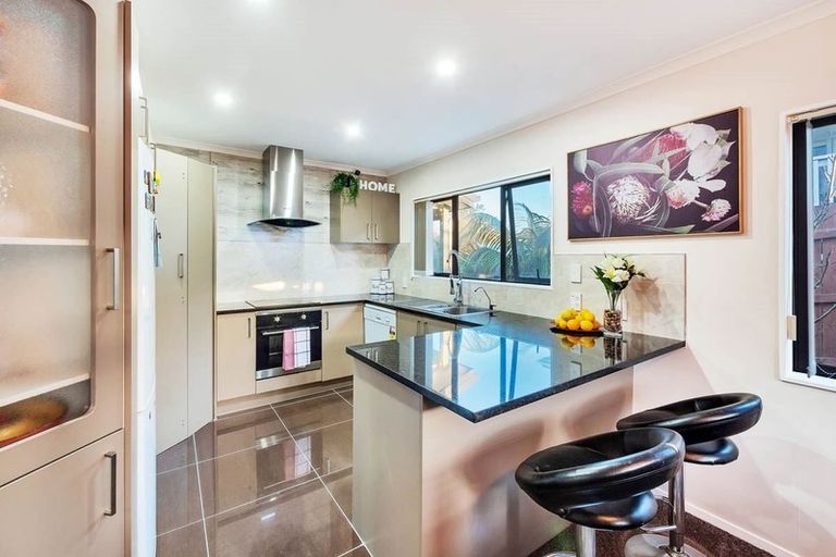 Photo of property in 23f Kamara Road, Glen Eden, Auckland, 0602