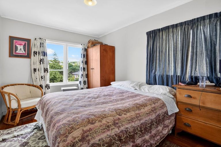 Photo of property in 1/50 Masterton Road, Rothesay Bay, Auckland, 0630