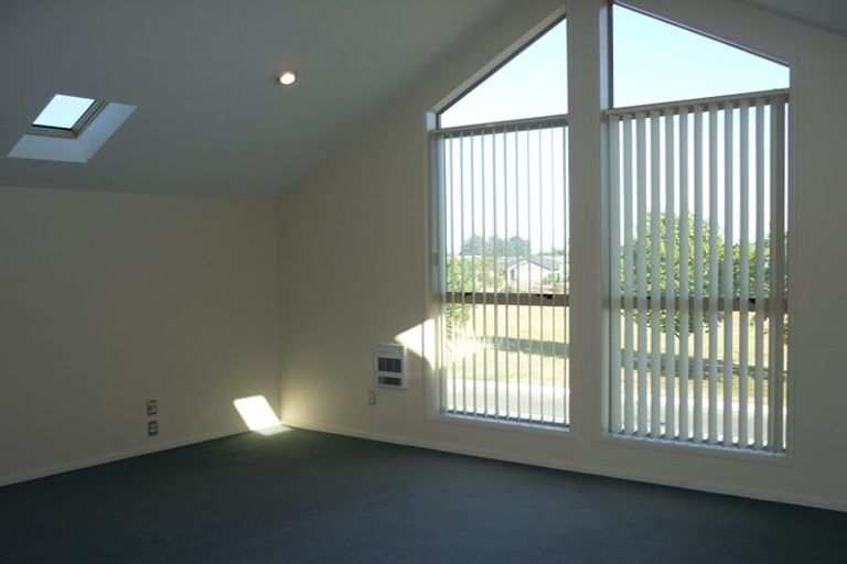Photo of property in 16 Titirangi Crescent, Parklands, Christchurch, 8083